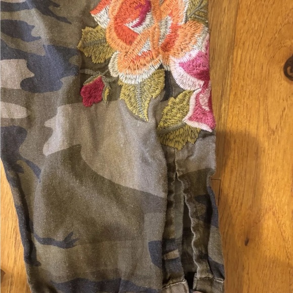 JOHNNY WAS Vella Camo-Print Cropped Linen Pants Size XS - Picture 5 of 10